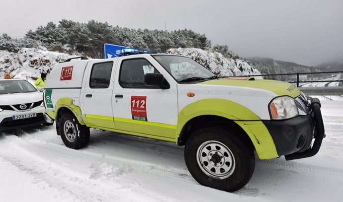 Un vehículo del 112 en la nieve