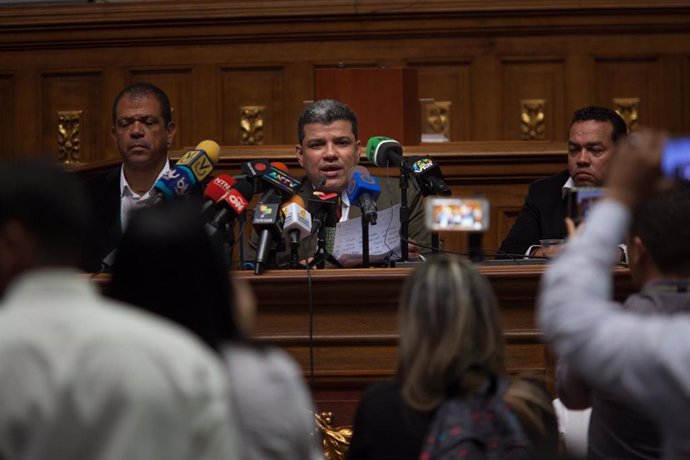 El presidente de la Asamblea Nacional de Venezuela elegido por el 'chavismo' y la oposición minoritaria, Luis Parra. 