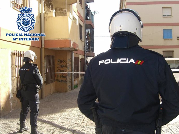 Agentes de Policía Nacional en Almería