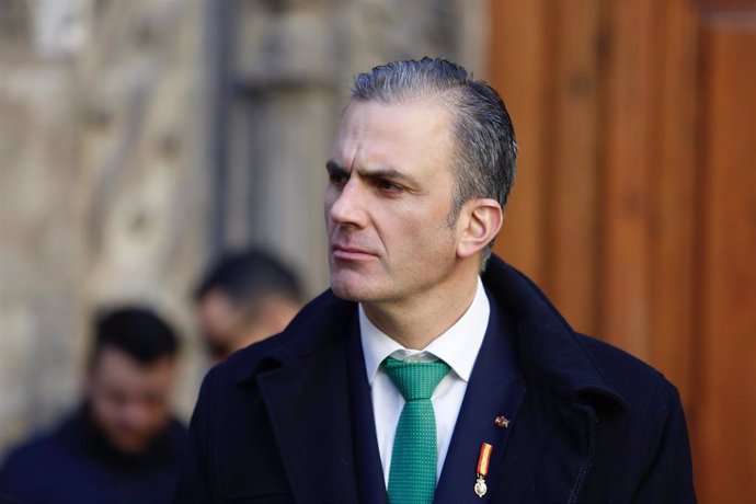 El secretario general de Vox, Javier Ortega Smith (i), acude a las celebraciones del 'Día de la Toma de Granada' en Granada, a 02 de enero de 2020.