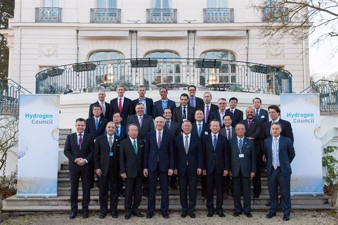 Los miembros de la dirección del Consejo del Hidrógeno en su última reunión celebrada en París