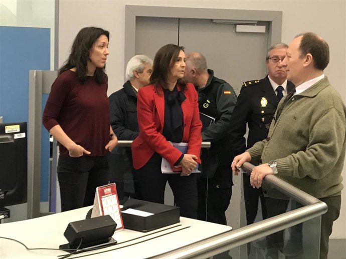 La delegada del Gobierno en Aragón, Carmen Sánchez, en el Centro de Gestión de Tráfico.