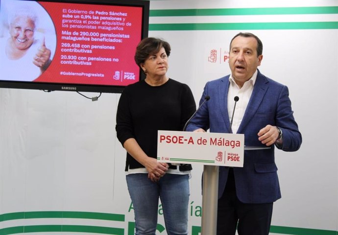 José Luis Ruiz Espejo, secretario general del PSOE de Málaga, junto a la diputada Fuensanta Lima