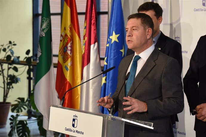 El presidente de C-LM, Emiliano García-Page, en la rueda de prensa tras el Consejo de Gobierno itinerante celebrado en Fuensalida