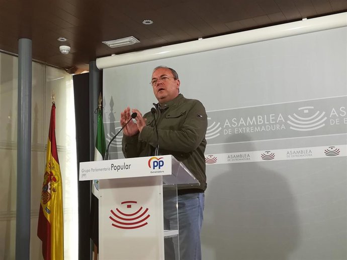 Monago en rueda de prensa para pedir a Vara la retirada de los PGEx 2020