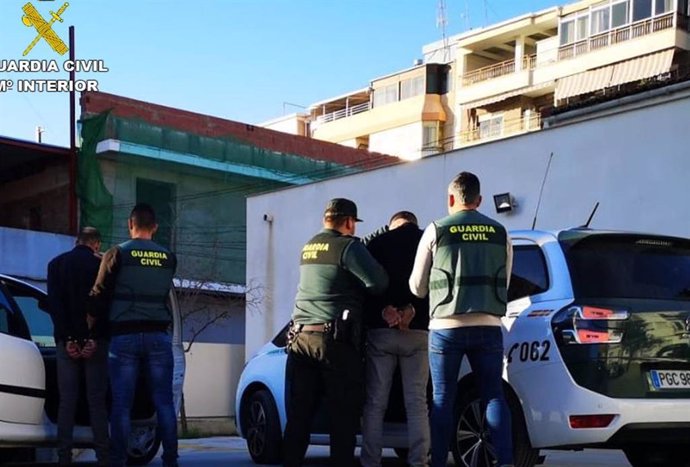 Los dos detenidos por supuestamente robar en coches de Crevillent, San fulgencio y San Javier.