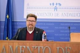 El portavoz adjunto del grupo parlamentario del PSOE-A Rodrigo Sánchez Haro en rueda de prensa este martes