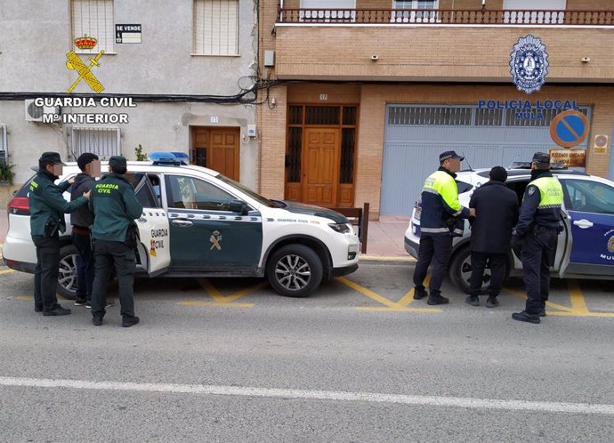 Guardia Civil y la Policía Local de Mula esclarecen un violento robo cometido contra una anciana en Mula