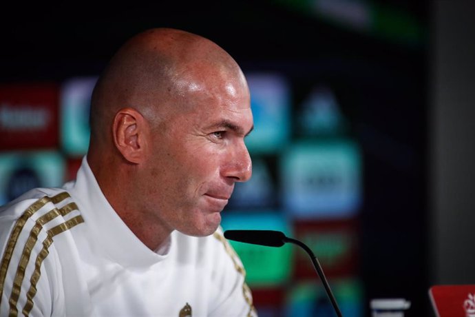 Zinédine Zidane en rueda de prensa con el Real Madrid