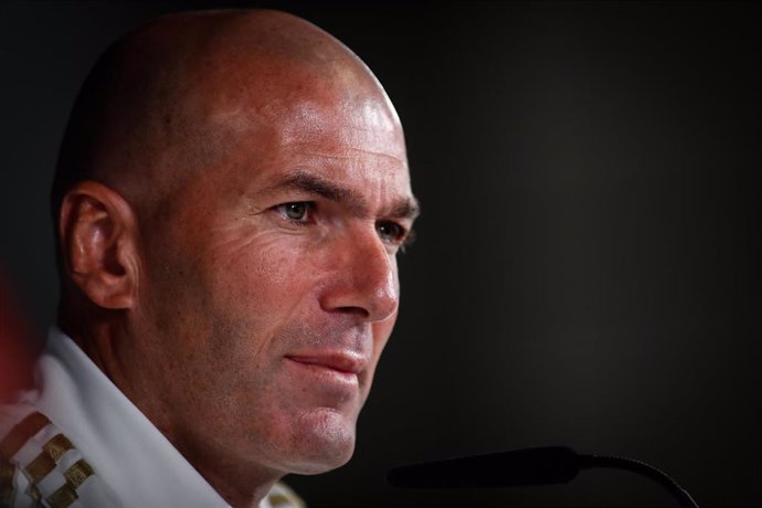Zinédine Zidane atiende a los medios en rueda de prensa