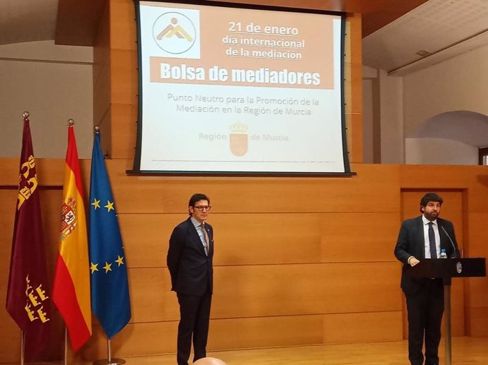 López MIras y Pasqual del Riquelme, en la presentación de la nueva Bolsa del Mediador