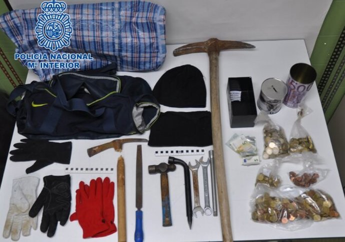Efectos intervenidos a los presuntos autores de un robo con fuerza en un bar de Ciudad Real