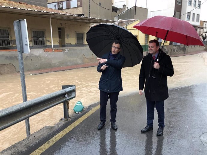 El alcalde de Murcia, José Ballesta, recorre algunas de las distintas zonas del municipio que se han visto afectadas por las intensas lluvias