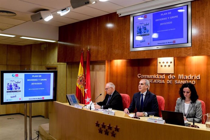 Imagen de recurso del consejero de Sanidad, Enrique Ruiz Escudero, durante la presentación del Plan de Invierno de su departamento para reforzar servicios ante enfermedades como la gripe.