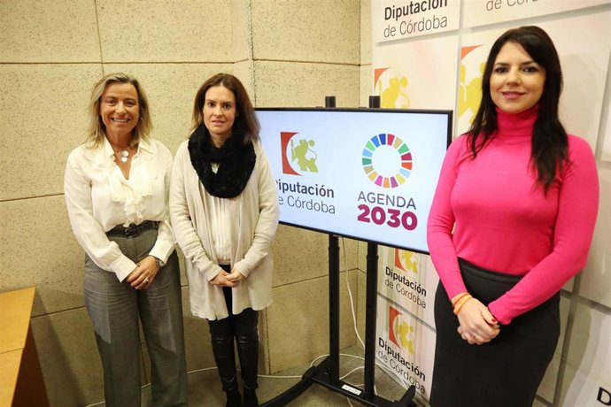 Silas, entre Albás (izda.) y Joyera, en la presentación de las actividades que lleva Córdoba a Fitur