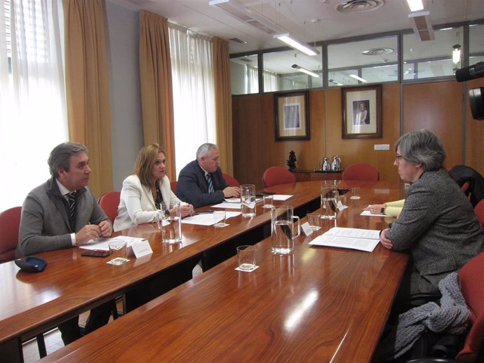Reunión entre la Delegación del Gobierno, la Junta y el director del Aeropuerto de Badajoz