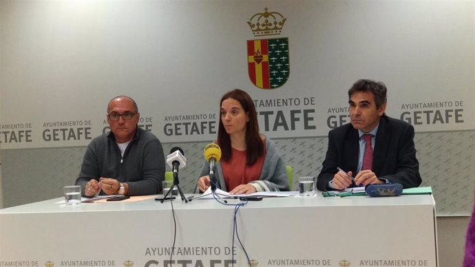 La alcaldesa de Getafe, Sara Hernández, presenta en rueda de prensa un proyecto para combatir la pobreza energética.