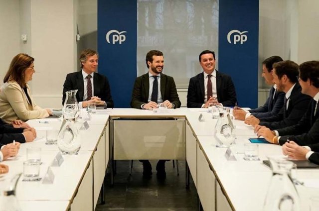 Casado preside una reunión con presidentes de diputaciones del PP