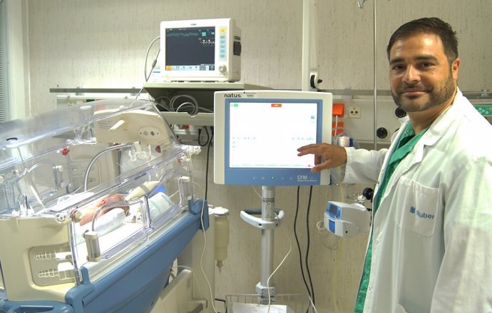 El Doctor Gonzalo Zeballos Especialista En Neonatología De La Unidad De Pediatría Y Adolescencia Del Hospital Ruber Internacional