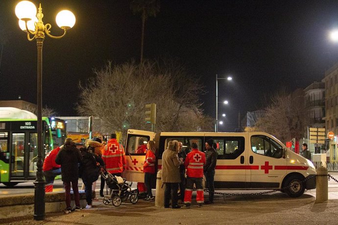 Cruz Roja presta atención a personas sin hogar