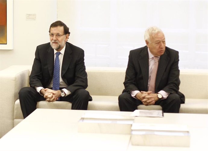 El presidente del Gobierno, Mariano Rajoy, y el ministro de Asuntos Exteriores, José Manuel García Margallo, reunidos en el Palacio de la Moncloa.