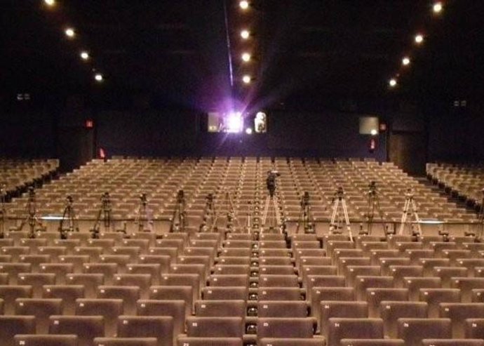 Recurso de butacas de cine y proyector