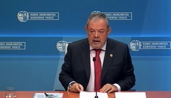 El consejero vasco de Hacienda y Economía, Pedro Azpiazu, durante la presentación del acuerdo presupuestario