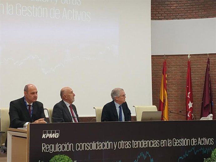El presidente de la CNMV, Sebastián Albella, participa en las jornadas 'Regulación, consolidación y otras tendencias en la gestión de activos' organizadas por KPMG, este miércoles.