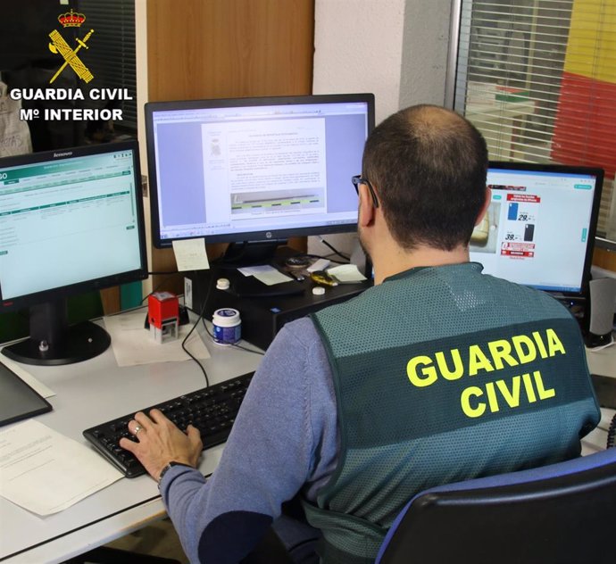 Agente de la Guardia Civil en tareas de investigación, en una imagen de archivo
