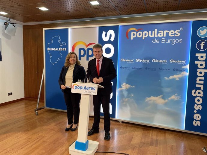 Los senadores por Burgos del PP Cristina Ayala y Javier Lacalle.