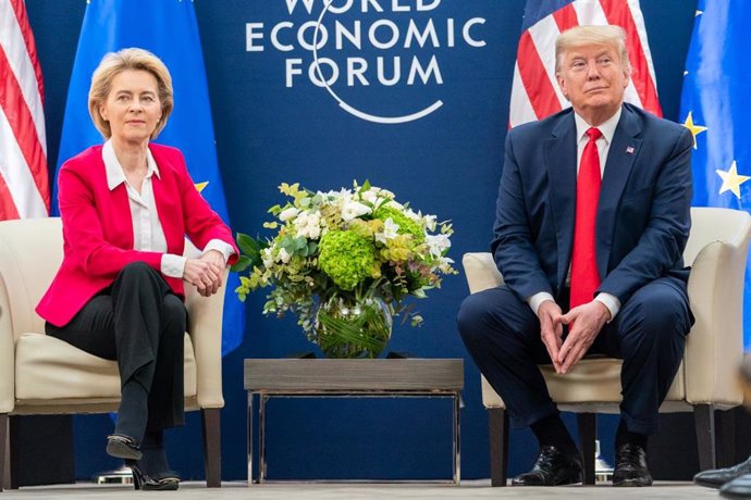 HANDOUT - 21 January 2020, Switzerland, Davos: US President Donald Trump (R) meets with President of the European Commission Ursula von der Leyen at the 50th World Economic Forum Annual Meeting. Photo: Shealah Craighead/White House /dpa - ATTENTION: edi