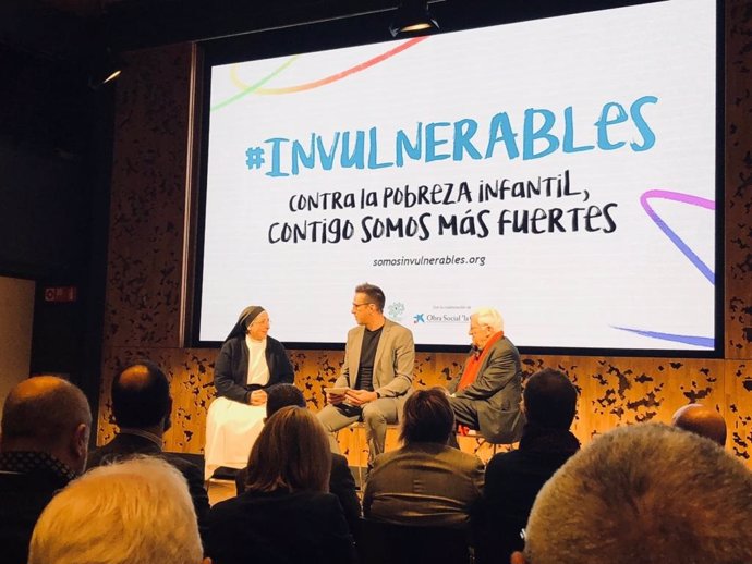 Sor Lucía Caram y el Padre Ángel en la presentación de la campaña #invulnerables contra la pobreza en CaixaForum de Madrid