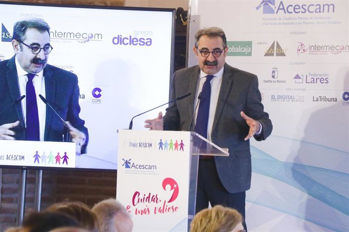 El consejero de Sanidad de C-LM, Jesús Fernández Sanz, en el II Foro Acescam 'Cuidar. Lo más valioso'
