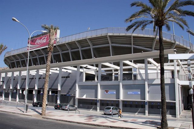 Exterior del estadio de fútbol de La Rosaleda, campo del Málaga Club de Fútbol