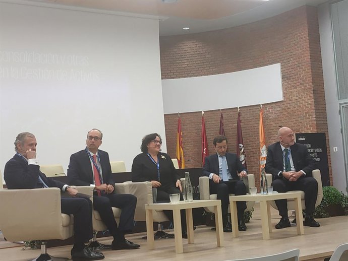 Mesa redonda con directivos de gestoras en las jornadas 'Regulación, consolidación y otras tendencias en la gestión de activos" organizada por KPMG, este miércoles