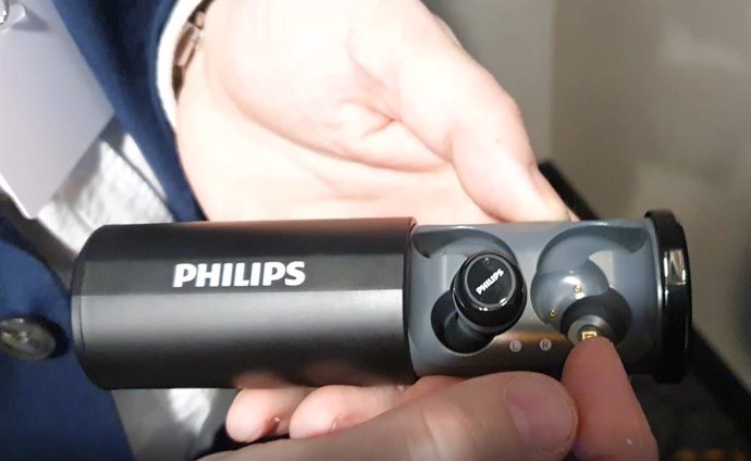 Auriculares ST702 con tecnología de autolimpieza basada en rayos ultravioleta de Philips