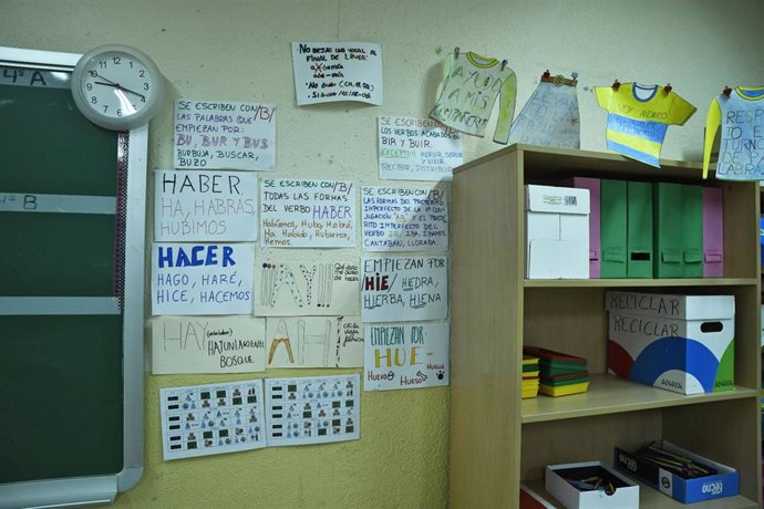 Carteles informativos de un aula del colegio Joaquín Costa de Madrid.