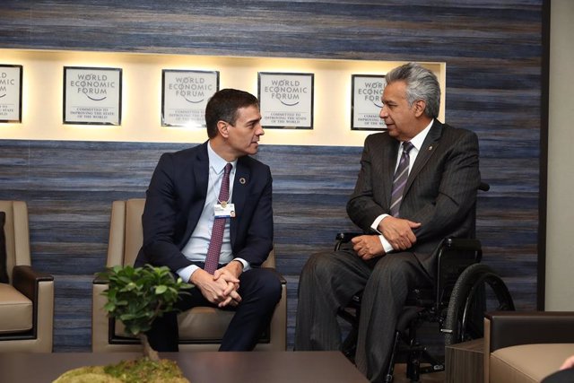 El jefe del Ejecutivo español, Pedro Sánchez, se reúne con el presidente de Ecuador, Lenin Moreno