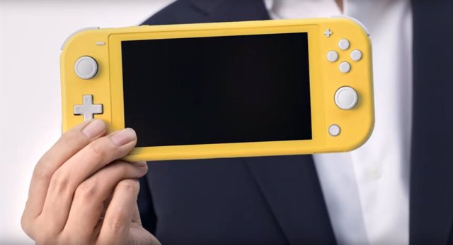 Nintendo recuerda a los usuarios de Switch que no introduzcan objetos extraños e