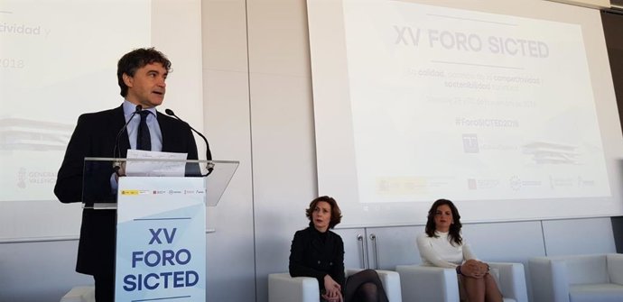 Fitur.- Colomer defiende que el turismo va a "remontar" tras Gloria: "La vida es