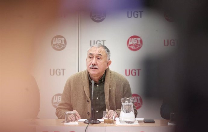 El secretario general de UGT, Pepe Álvarez, en la sede de UGT Madrid