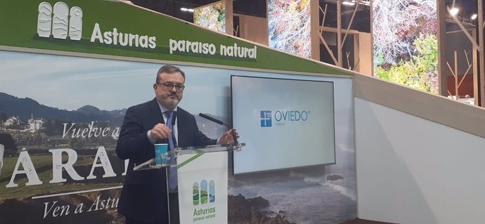 El concejal de Turismo del Ayuntamiento de Oviedo, Alfredo García Quintana, en Fitur.