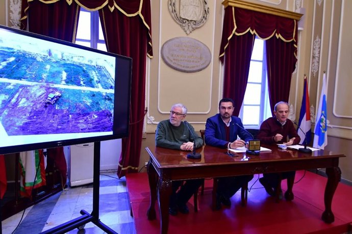 El concejal de Memoria Democrática del Ayuntamiento de Cádiz, Martín Vila, en rueda de prensa