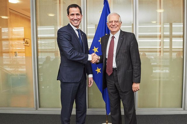 Borrell moves the Juan Guaidó y Josep Borrell