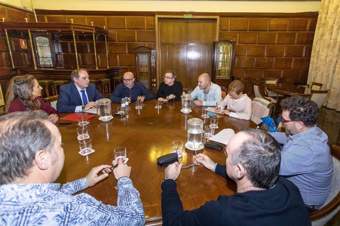 Reunión entrer el Gobierno de Zaragoza y la representación sindical en el Ayuntamiento