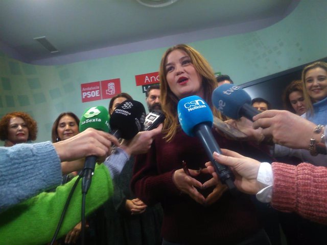 Verónica Pérez antes de la Ejecutiva provincial del PSOE