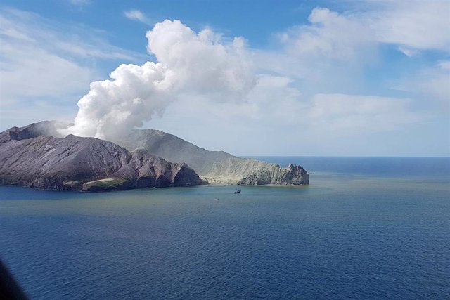 El volcán de Isla Blanca, también conocida como Whakaari, en Nueva Zelanda.