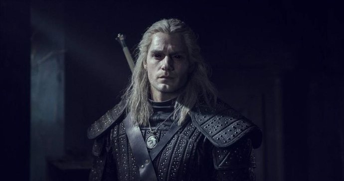 Henry Cavill es Geralt de Rivia en The Witcher