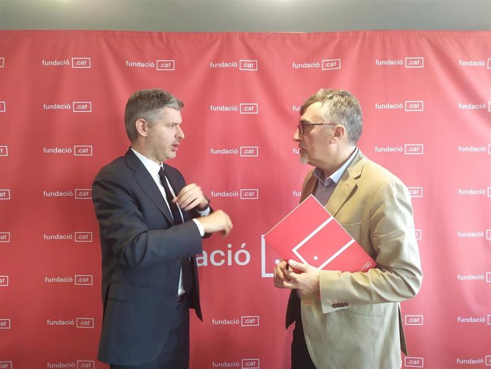 El director de la Fundació puntCAT, Carles Salvadó, y el abogado Andreu Van den Eynde, en rueda de prensa el 23 de enero de 2020.