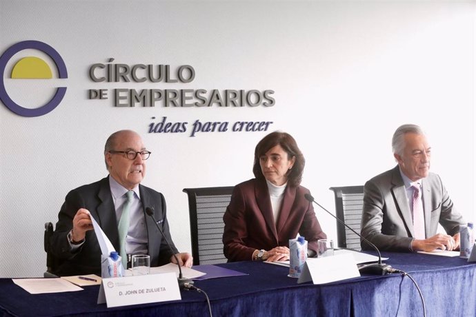 El presidente del Círculo de Empresarios, John de Zulueta, la presidenta de Air Liquid España, Teresa Rasero, y el secretario general del Círculo, Alfredo Bonet